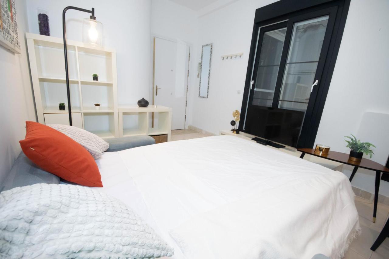 For You Rentals Apartamento Temporal Con Encanto En Malasana Min24 Madrid Bagian luar foto