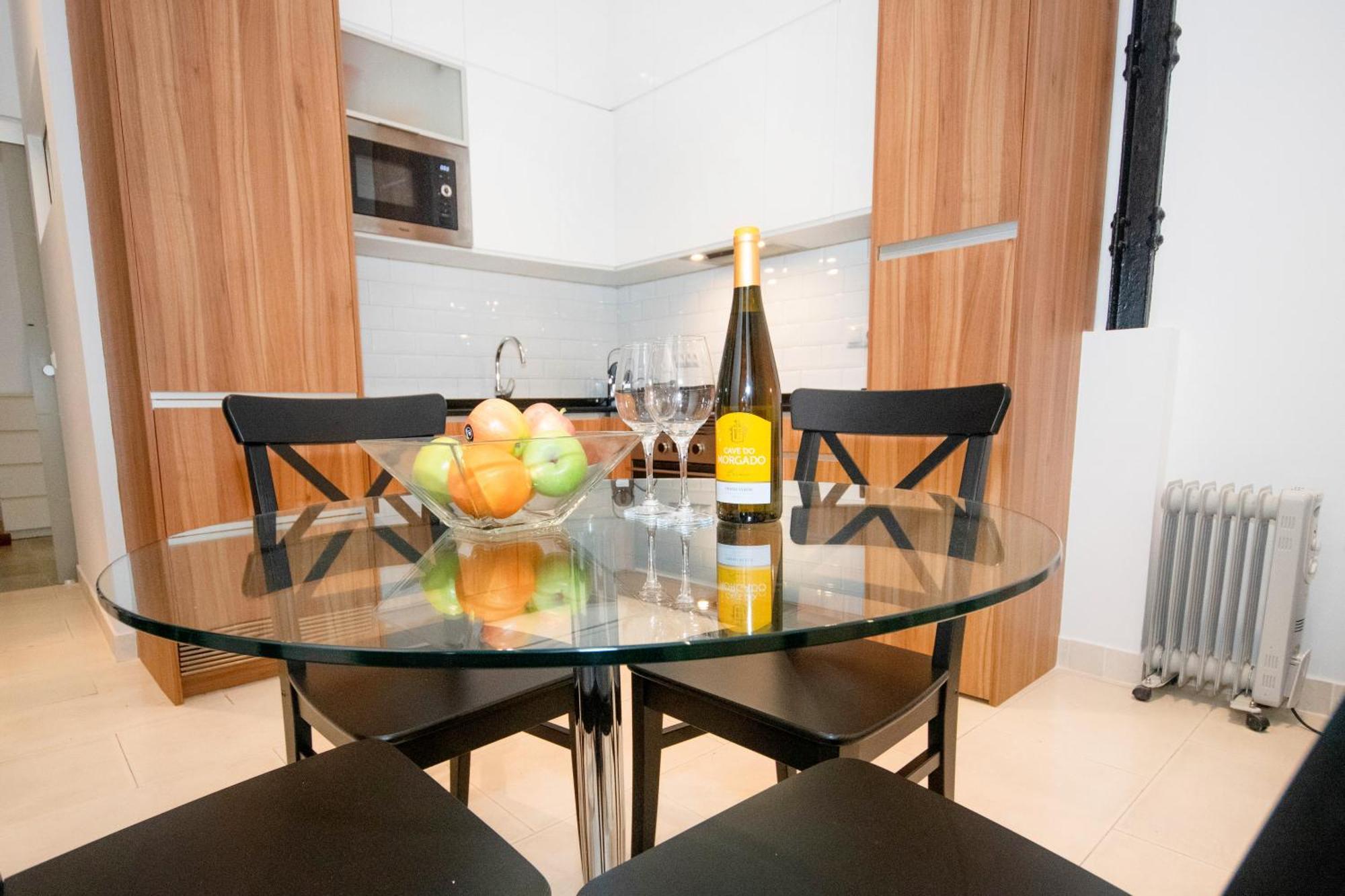 For You Rentals Apartamento Temporal Con Encanto En Malasana Min24 Madrid Bagian luar foto