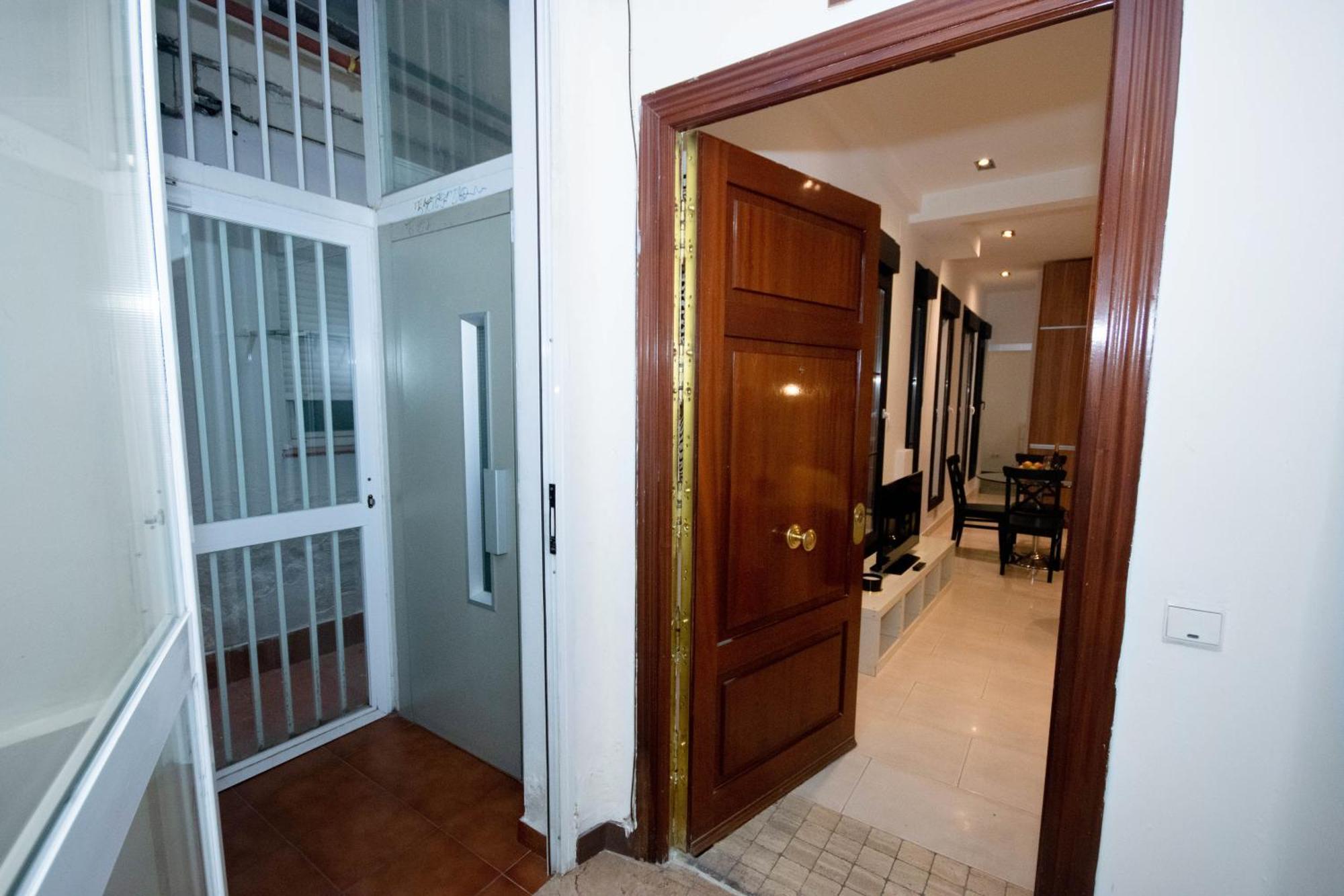 For You Rentals Apartamento Temporal Con Encanto En Malasana Min24 Madrid Bagian luar foto